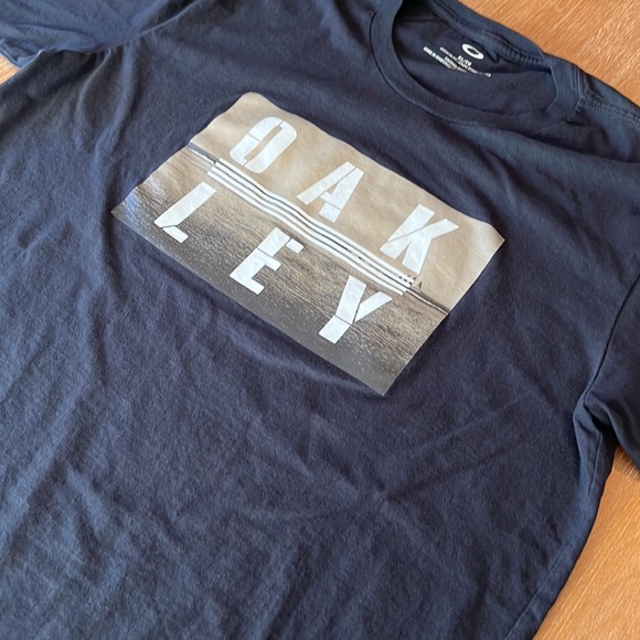 Oakley t-shirt. Size XL. Black. NWOT. - Picture 2 of 4